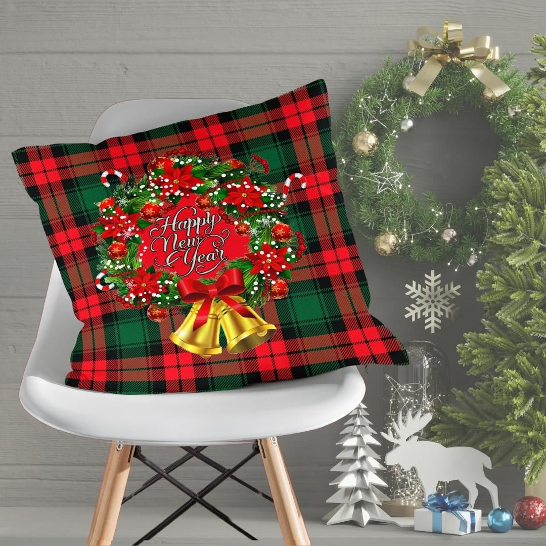 Yılbaşı Christmas Ekoseli Çelenk Çift Tarafı Desenli Kırlent Kılıfı 43x43 cm