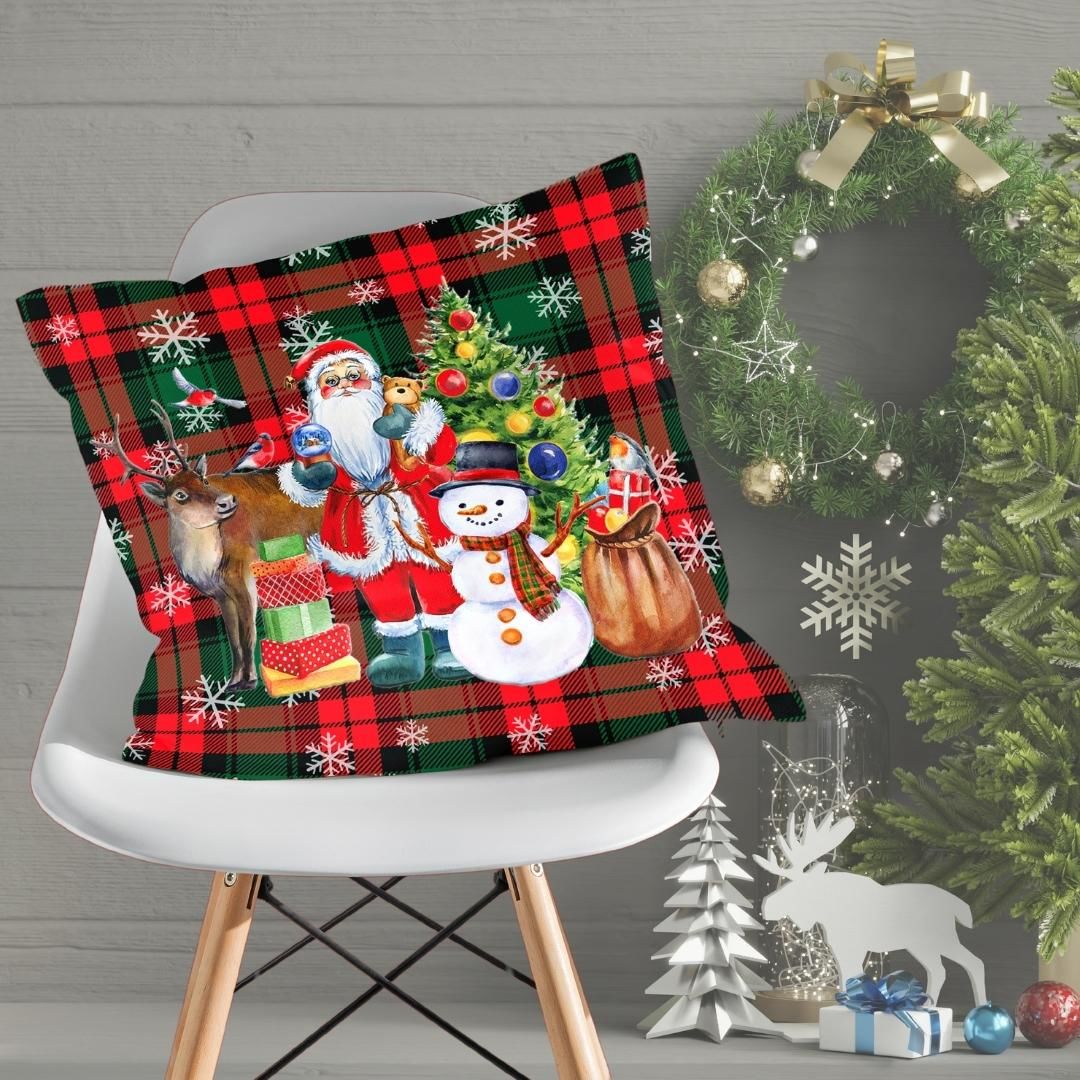 Yılbaşı Christmas Ekoseli Noel Babalı Kardan Adamlı Çift Tarafı Desenli Kırlent Kılıfı 43x43 cm